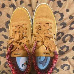 Tan Jurassic park Reebok’s - Size 7; fits women’s 8.5